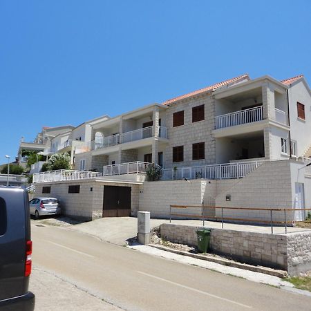 Apartments Aferdita Račišće Bagian luar foto