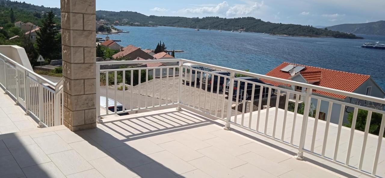 Apartments Aferdita Račišće Bagian luar foto