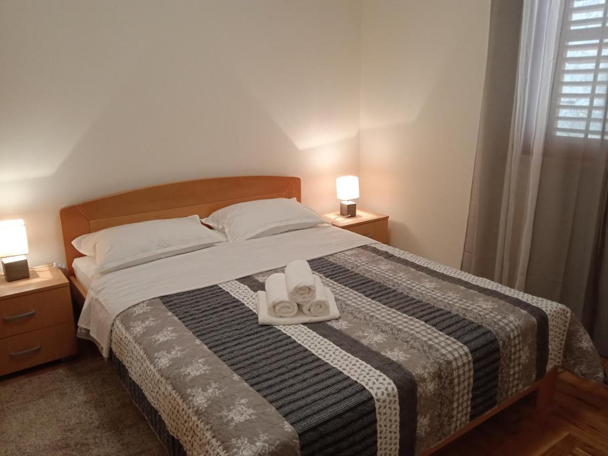 Apartments Aferdita Račišće Bagian luar foto