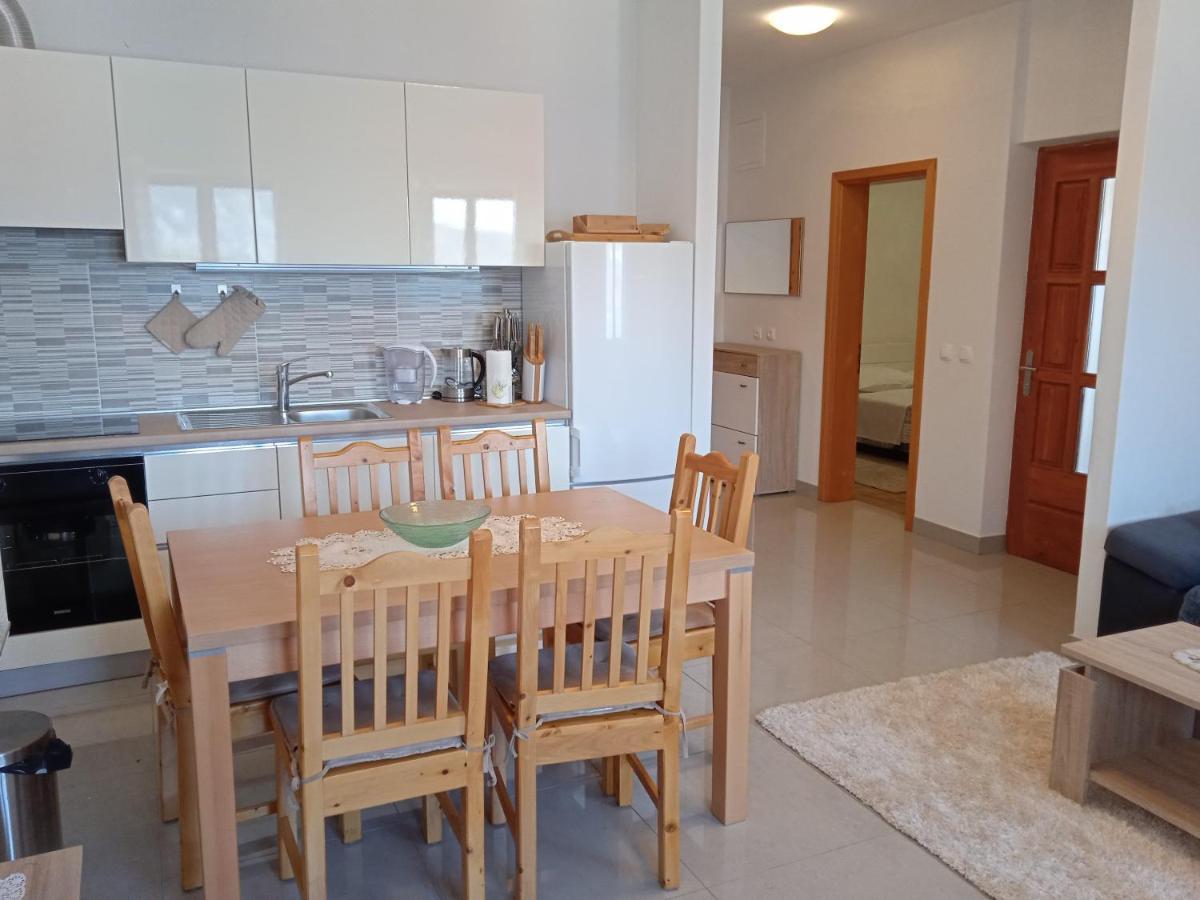 Apartments Aferdita Račišće Bagian luar foto