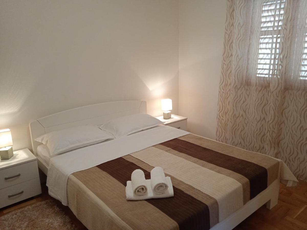 Apartments Aferdita Račišće Bagian luar foto