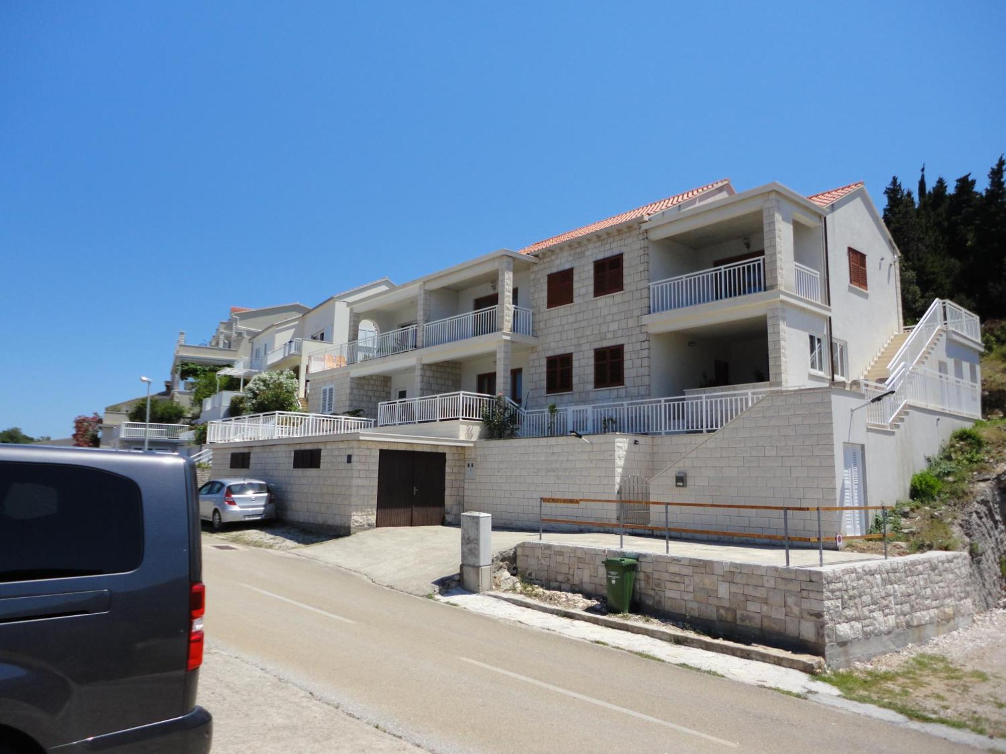 Apartments Aferdita Račišće Bagian luar foto